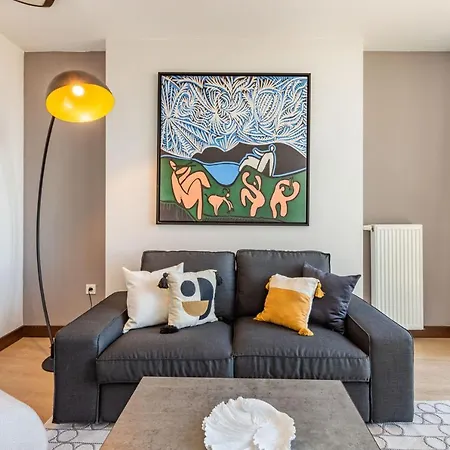 Charming Flat With Gorgeous City View In Atasehir *